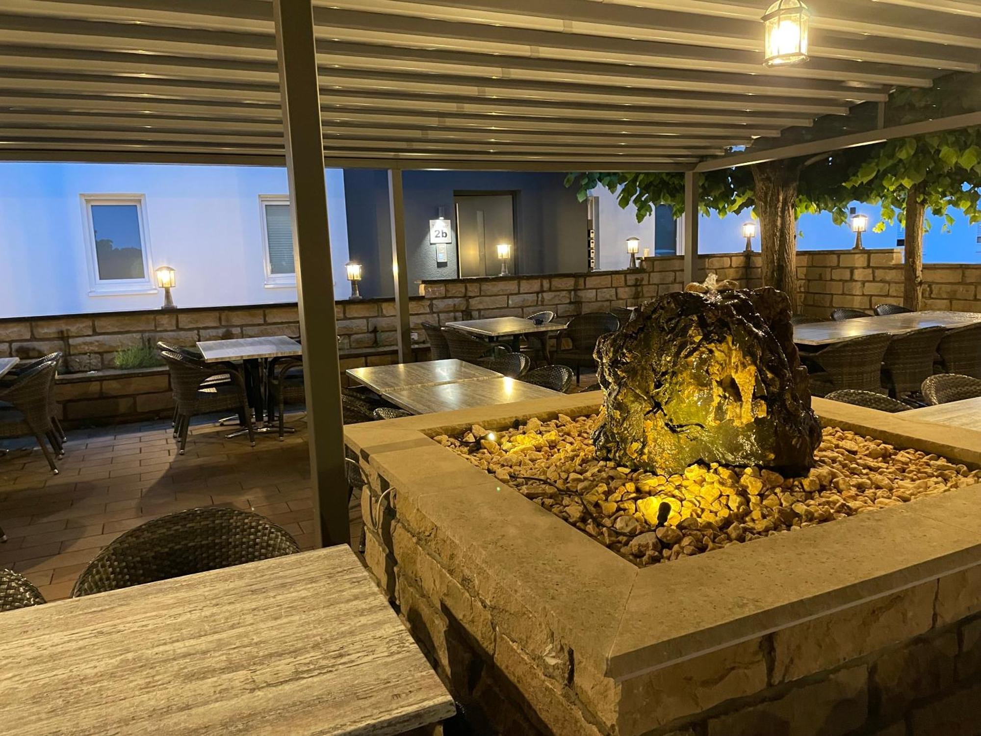 Lightplace • Groessere Gruppen • 4 Einzelzimmer • Boxspring • Smart Tv • Biergarten • Restaurant 布伦瑞克 外观 照片